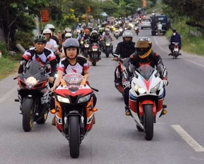 Đại hội thu hút cả các biker nữ