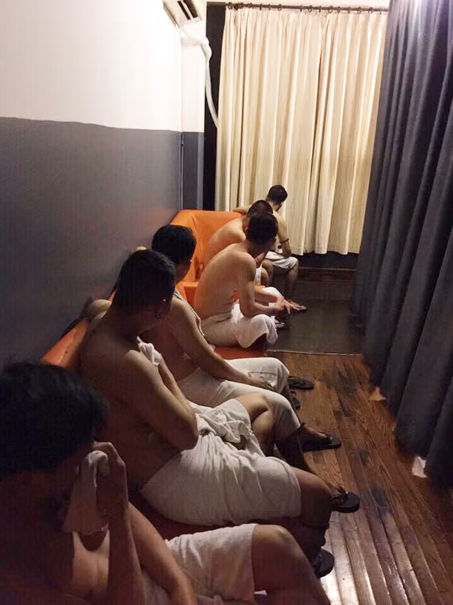 Chờ đến lượt được...phục vụ