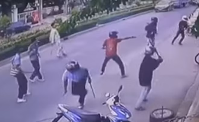 Bước đầu Công an xác định 2 nhóm tranh giành địa bàn làm ăn nên sử dụng hung khí để giải quyết mâu thuẫn (ảnh minh họa)