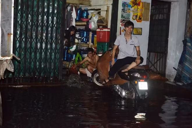 Người dân mệt mỏi suốt đêm
