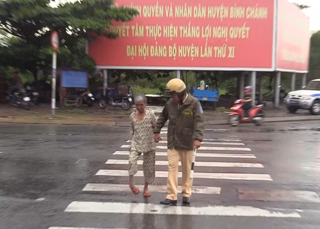 Những hình ảnh của CSGT trong mắt người dân