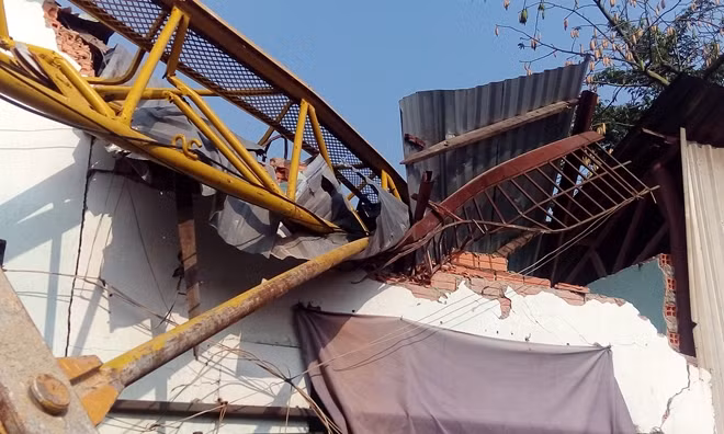 Nhà trọ bị hư hỏng đổ sập