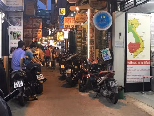 Cơ quan điều tra phong tỏa và khám nghiệm hiện trường nơi phát hiện du khách tử vong Cơ quan điều tra phong tỏa và khám nghiệm hiện trường nơi phát hiện du khách tử vong