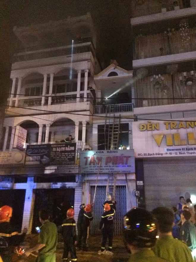 Triển khai công tác chữa cháy.