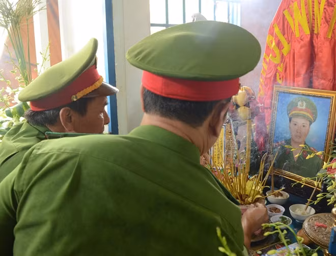 Những nén nhang tiễn biệt