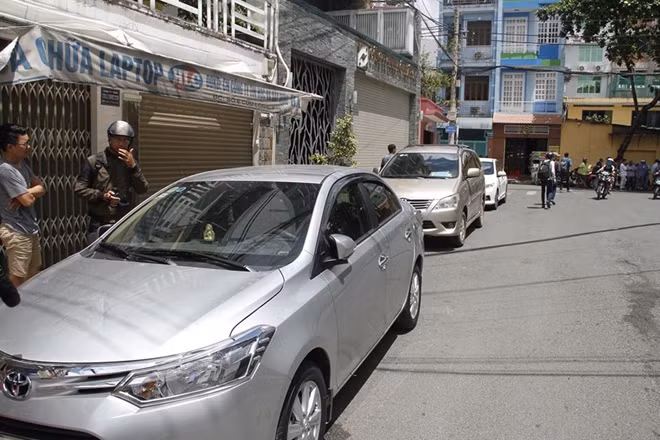 Các phương tiện bị móp nắp capo