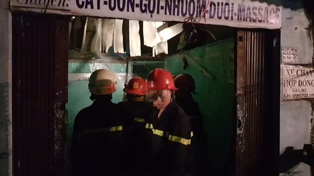 Có 2 căn nhà bị cháy rụi