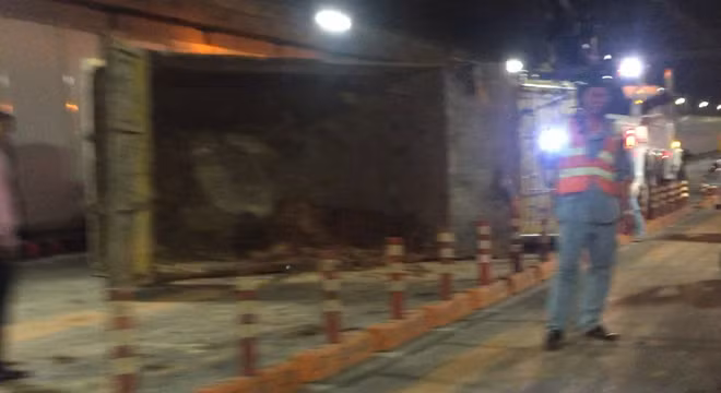 Chiếc xe tải bị lật