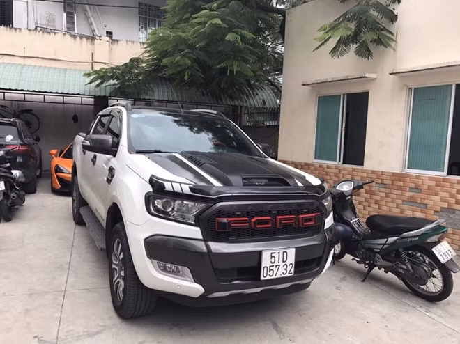 Sử dụng xe sang để giao dịch với các "đại lý"