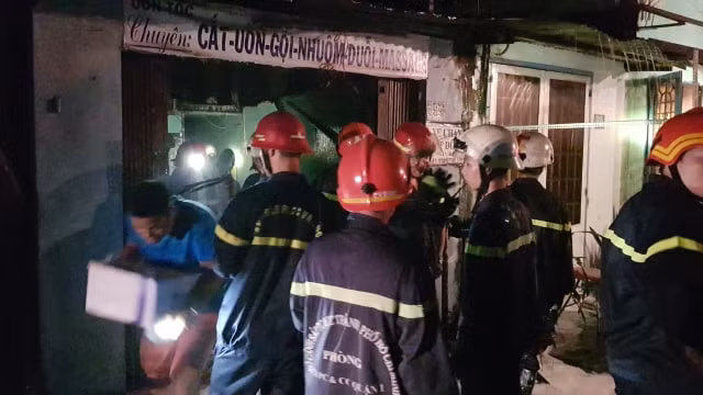 Đám cháy vào những ngày cuối năm khiến người dân lo lắng