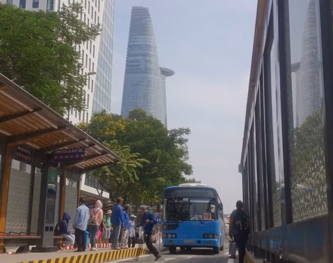 Khu vực này ngoài hành khách thì lực lượng xe ôm chiếm tỷ lệ cao