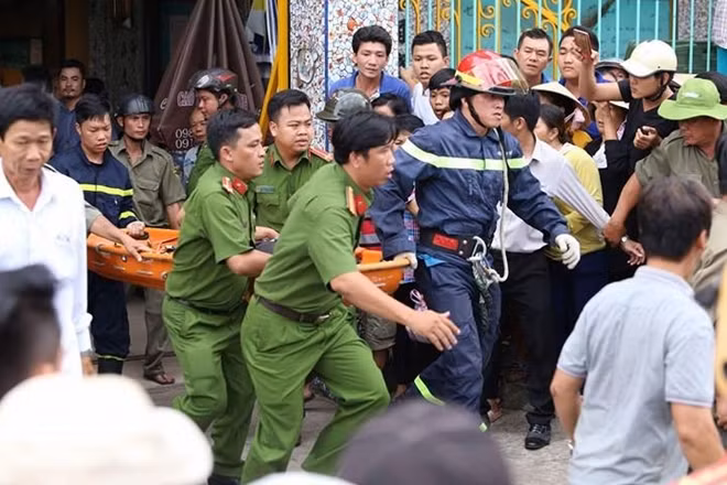 Hoài bị khống chế đưa về trụ sở