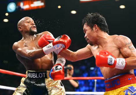 Mayweather (trái) di chuyển rất linh hoạt nên Pacquiao khó lòng ra đòn chính xác. Mayweather (trái) di chuyển rất linh hoạt nên Pacquiao khó lòng ra đòn chính xác.