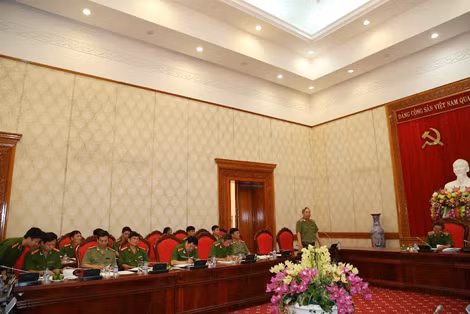 Trung tướng Vũ Thuật, Phó Tổng cục trưởng Tổng cục Hậu cần- Kỹ thuật phát biểu tại cuộc họp. Trung tướng Vũ Thuật, Phó Tổng cục trưởng Tổng cục Hậu cần- Kỹ thuật phát biểu tại cuộc họp.
