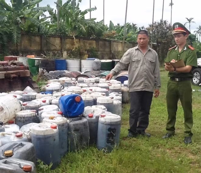 Nguyễn Văn Thái cùng tang vật bị thu giữ.