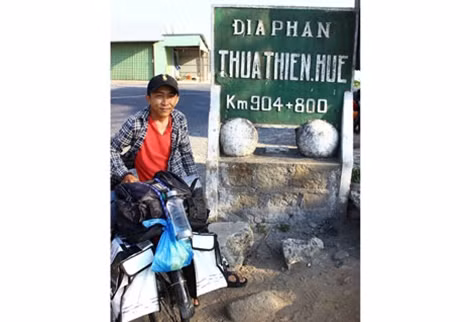 Chụp ảnh lưu niệm tại Thừa Thiên - Huế.