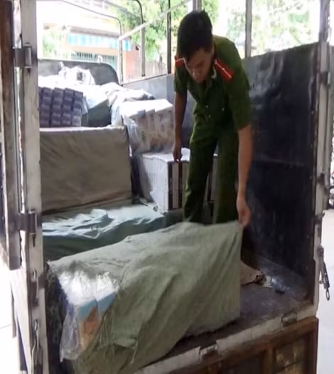 Phòng Cảnh sát kinh tế Công an tỉnh Long An thu giữ 24.710 gói thuốc lá ngoại nhập lậu.