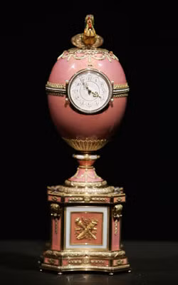 Đồng hồ hình quả trứng hiệu Faberge đắt giá đã bị bọn trộm nẫng đi.
