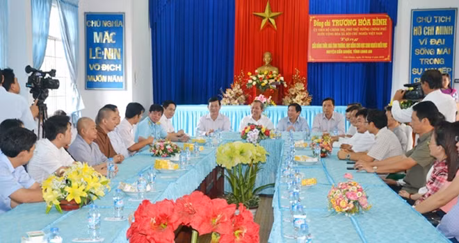 Quang cảnh buổi lễ tại Cần Giuộc, Long An.