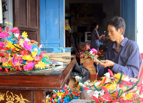 Nghề làm hoa giấy Thanh Tiên đã có chỗ đứng trên thị trường.