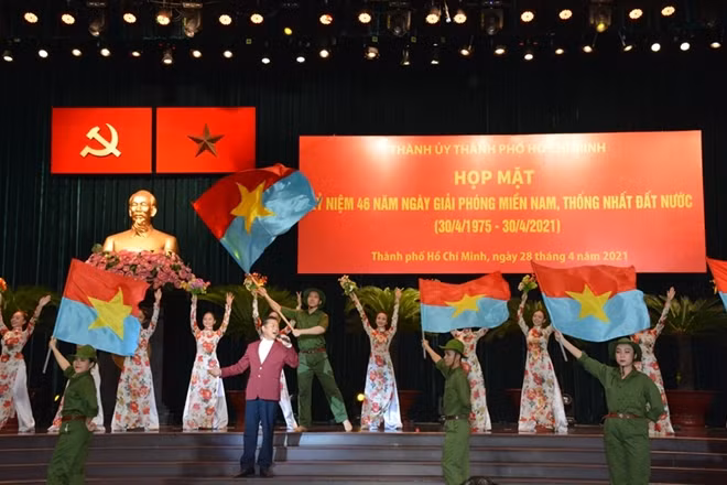 Họp mặt, gặp gỡ, tri ân các Mẹ Việt Nam Anh hùng, đại diện nhân dân và cán bộ, chiến sĩ các lực lượng tiêu biểu tham gia giải phóng miền Nam thống nhất đất nước - Non sông liền một dải.