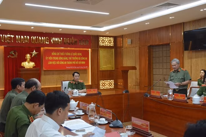 Quang cảnh buổi làm việc.