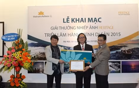 Ban tổ chức trao giải đặc biệt Hạng mục Bộ ảnh phóng sự cho nhà nhiếp ảnh lão thành Phạm Ánh với tác phẩm “Lễ hội Trâu rơm bò rạ”.