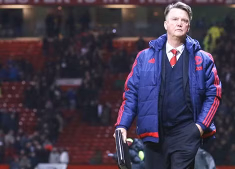 Louis van Gaal phải trả giá vì sự bảo thủ của mình.