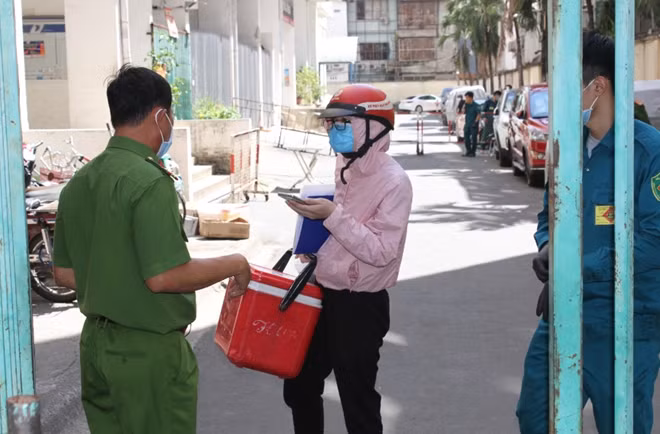 Kiểm soát chặt người đưa hàng hoá vào cho người trong khu cách ly