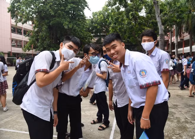 Thí sinh THPT Thủ Đức phấn khởi vì đề thi vừa sức