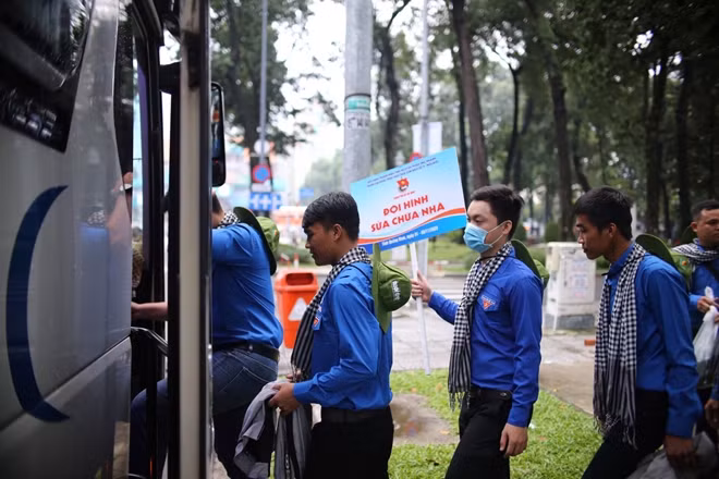 Tuổi trẻ thành phố mang tên Bác lên đường khắc phục hậu quả bão, lũ