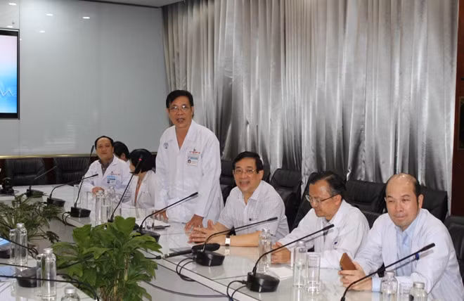 Lãnh đạo Bệnh viện Chợ Rẫy thông báo về ca ghép tim.