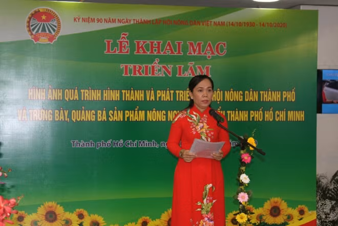 Chủ tịch Hội Nông dân TP Hồ Chí Minh phát biểu tại lễ khai mạc triển lãm