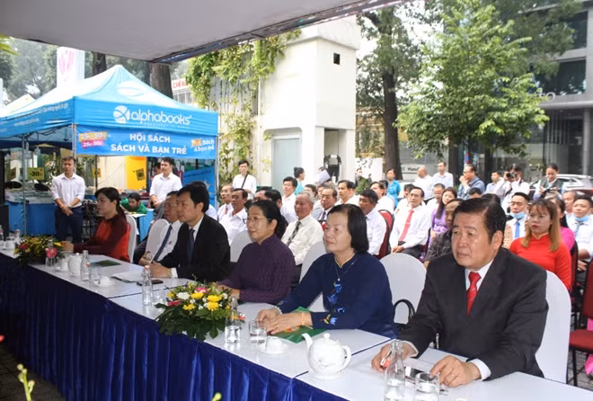 Các đại biểu dự lễ