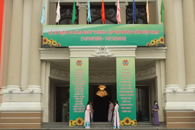 Lễ kỷ niệm 90 năm Ngày thành lập Hội Nông dân Việt Nam tổ chức tại Nhà hát thành phố (quận 1)