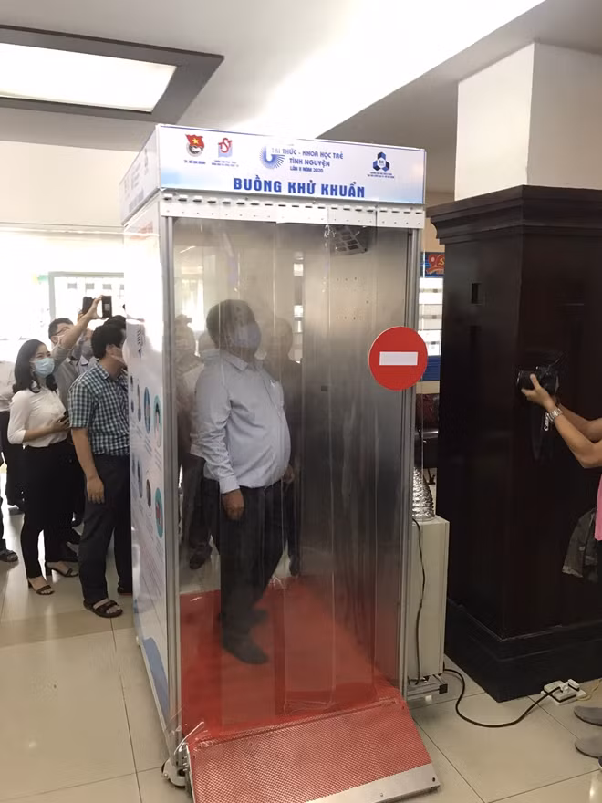 Sử dụng buồng khử khuẩn phòng chống COVID-19