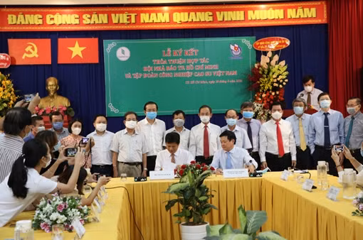 Hội Nhà báo TP Hồ Chí Minh ký kết thỏa thuận hợp tác Tập đoàn Công nghiệp Cao su Việt Nam