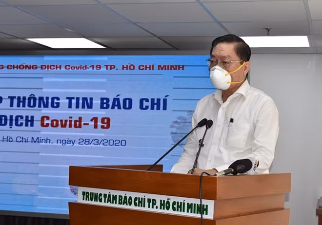 Nguyễn Tấn Bỉnh, Giám đốc Sở Y tế TPHCM phát biểu tại buổi họp