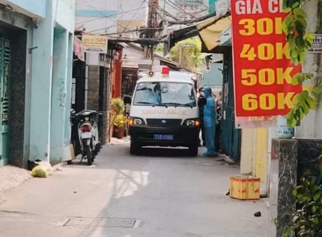 Nhân viên y tế cùng ngành chức năng tích cực truy tìm những trường hợp nhập cảnh trái phép