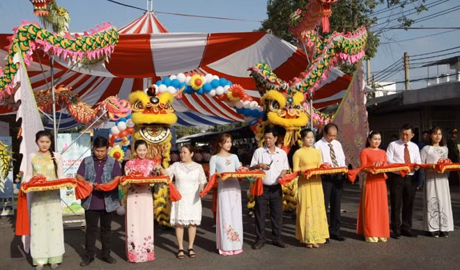 Khánh thành trao tặng sân chơi rèn luyện thể dục cho bệnh viện