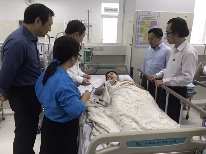 Đại diện lãnh đạo UBND TP Hồ Chí Minh thăm hỏi HS bị nạn