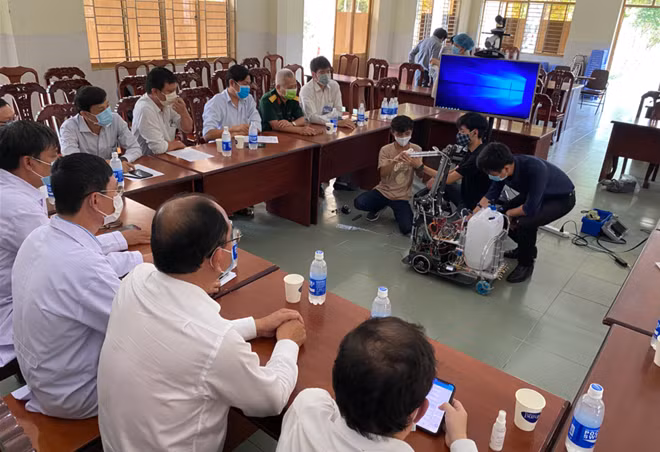 Hội đồng khoa học công nghệ Sở Y tế đánh giá sản phẩm robot khử khuẩn