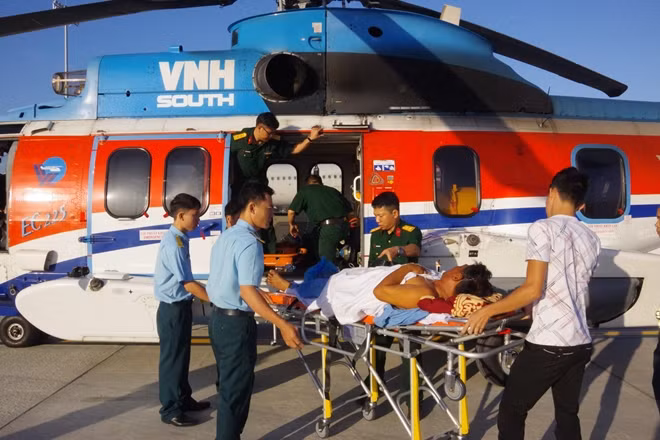 Bệnh nhân nhanh chóng được đưa vào đất liên điều trị