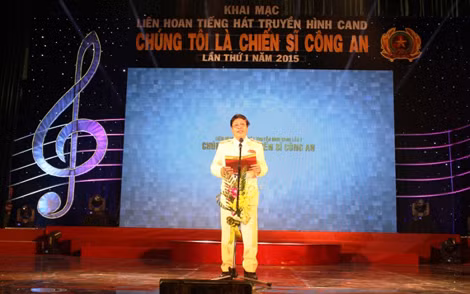 Trung tướng, nhà văn Hữu Ước, Phó Tổng cục trưởng Tổng cục Chính trị CAND, Bộ Công an đọc lời khai mạc.