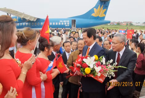 Lễ đón Thủ tướng Nguyễn Tấn Dũng và Đoàn Việt Nam tại sân bay. Ảnh: VGP/Nhật Bắc