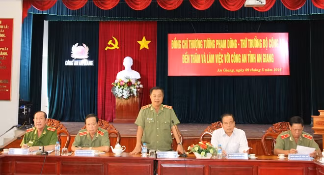 Thứ trưởng Phạm Dũng phát biểu chỉ đạo tại buổi làm việc.