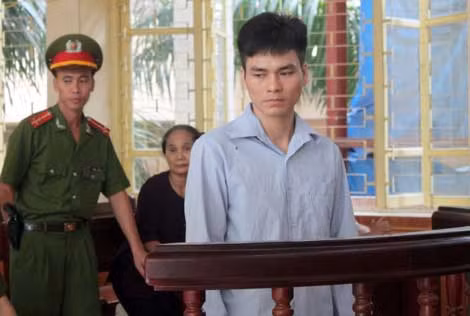 Bị cáo Lý Nguyễn Chung nghe tuyên án.
