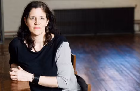 Nhà quay phim tài liệu Laura Poitras, người được Edward Snowden gọi là nhà báo dũng cảm và có kỹ năng cần thiết để xử lý trước những nguy hiểm (ảnh: AP).