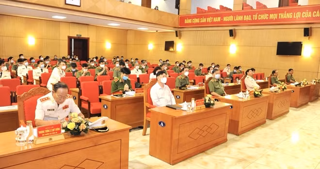 Bộ trưởng Tô Lâm với các đồng chí lãnh đạo, đại biểu tham dự hội nghị.