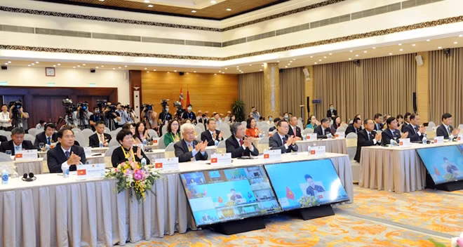 Các đại biểu tham dự phiên họp.